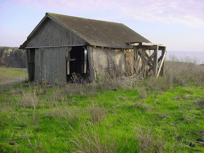PICTURE OF A BARN
